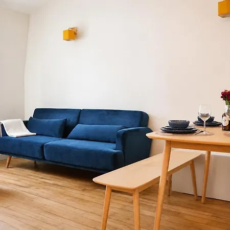 2 Pieces-cote Cours-renove-5min De La Gare- Centre Apartment *